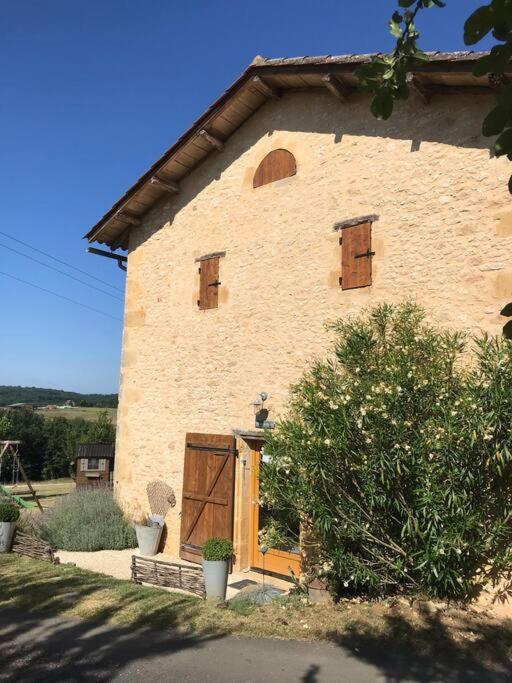« Le Vieux Hangar » Gite A La Ferme Le Buisson-de-Cadouin Екстериор снимка